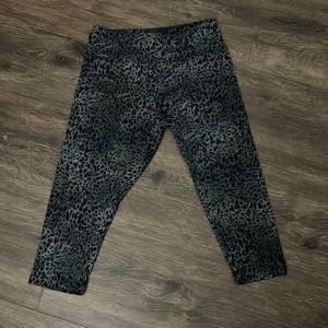 Women’s leopard print capri leggings